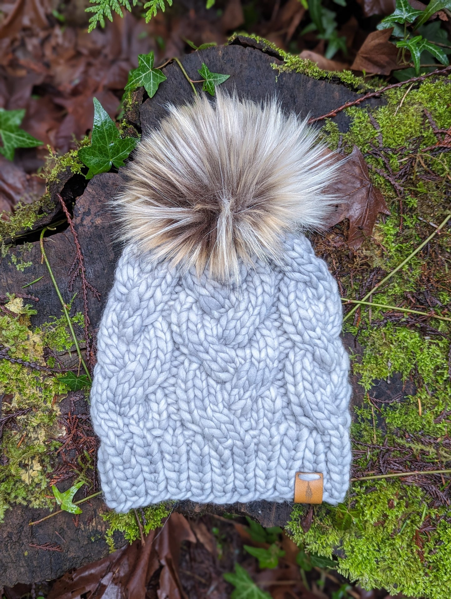 Knit Cable Beanie Light Gray