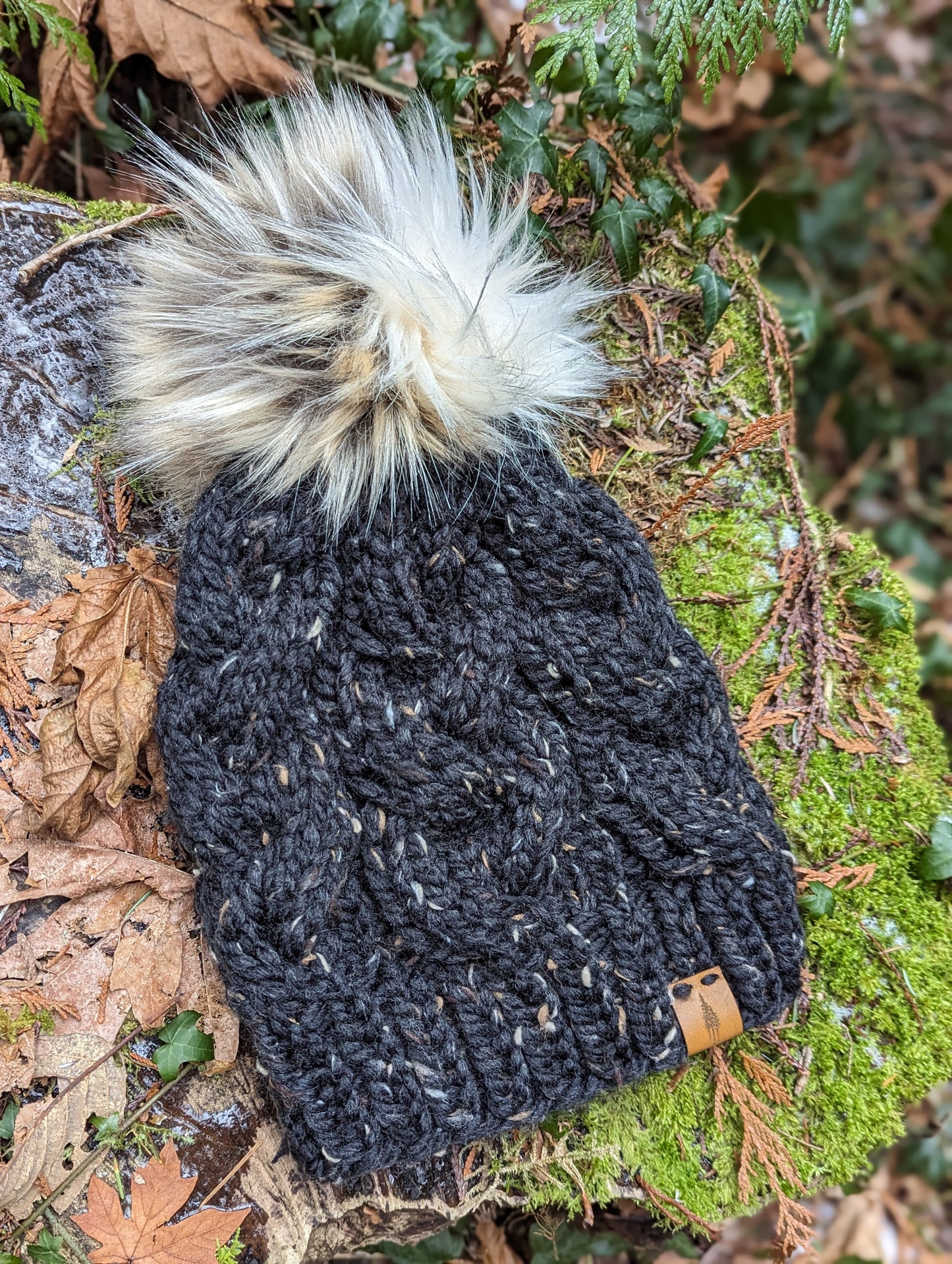 Knit Cable Beanie Obsidian